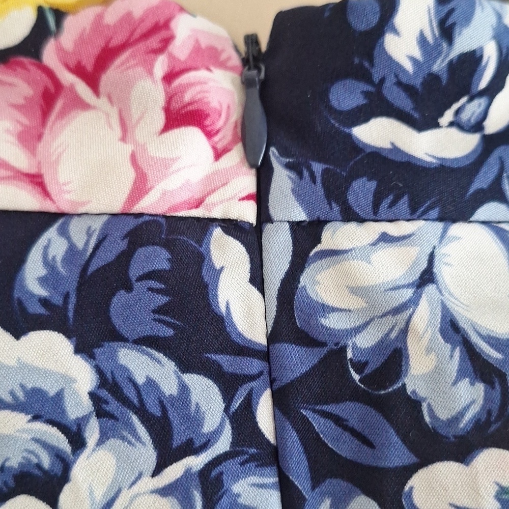 Vibrant Floral Circle Skater Skirt Size 2XL - Picture 5 of 6